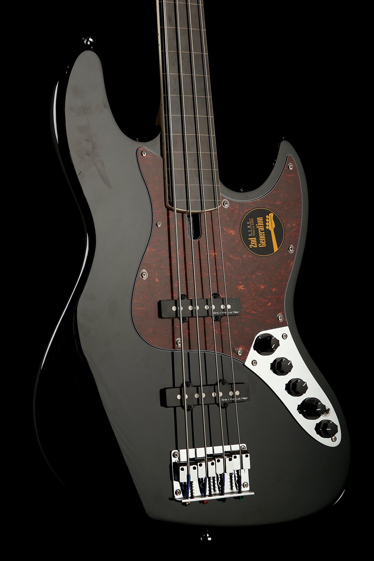 Sire marcus miller v7 fretless deals bass